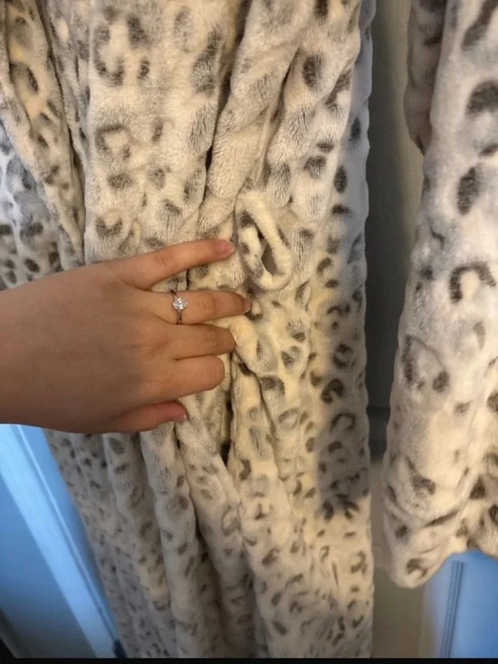 Robe - Picture 7 of 7